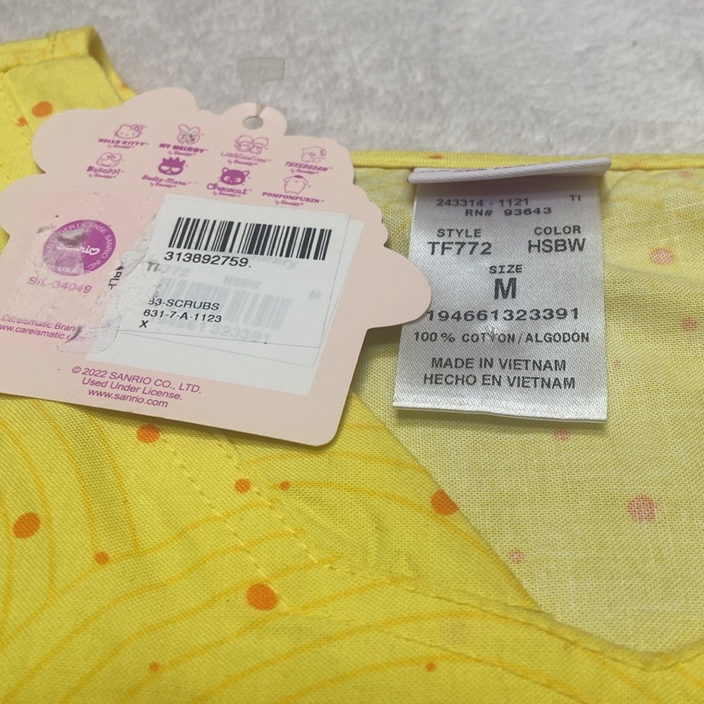 HELLO KITTY Size M NWT Bright Yellow Scrub Top - Picture 3 of 7